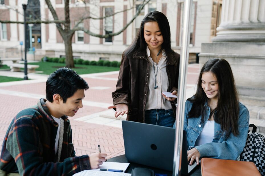Student getting HRM assignment help online with fast delivery – do my assignment service